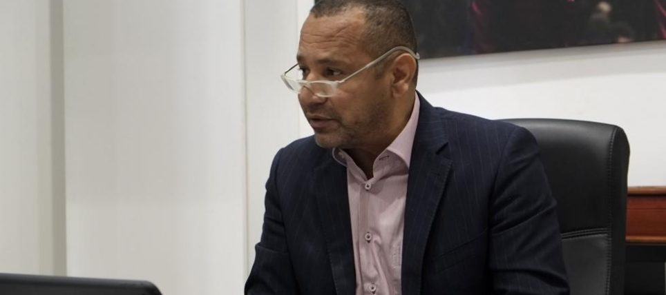 ניימאר עם רגל וחצי בחוץ