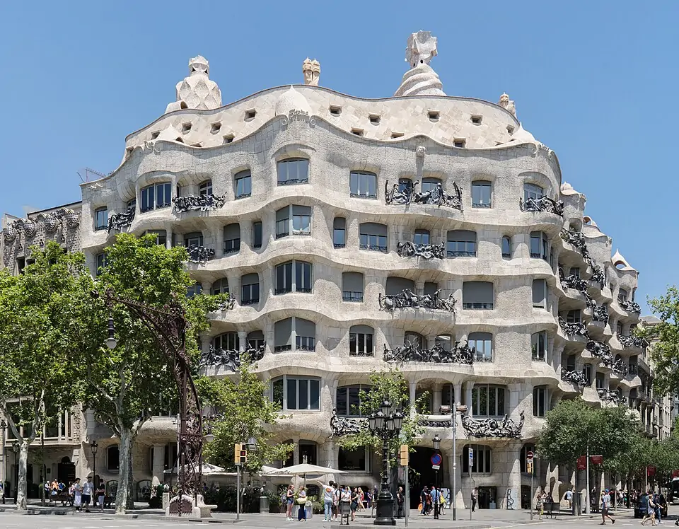 קאסה מילה (La Pedrera)
